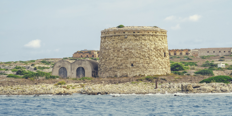 ¿Hotel en Mahón? Descubre Menorca y relájate con las ...